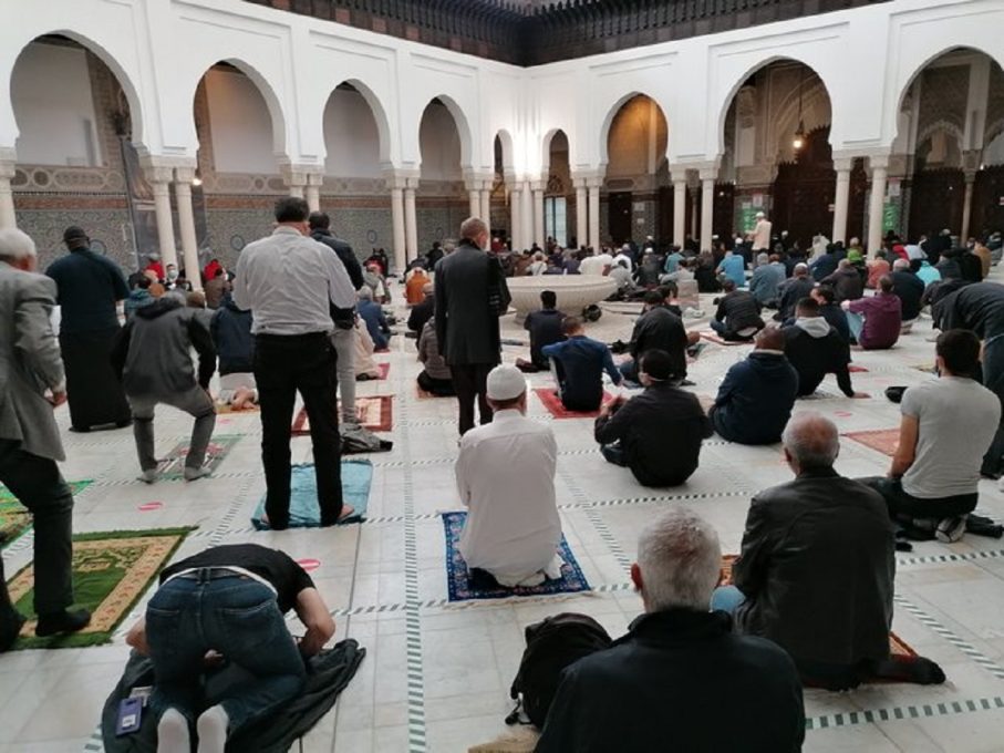 Première prière du vendredi à la Grande mosquée de Paris après 3 mois Islam de France Première Première prière du vendredi à la Grande mosquée de Paris après 3 mois Islam de France Première